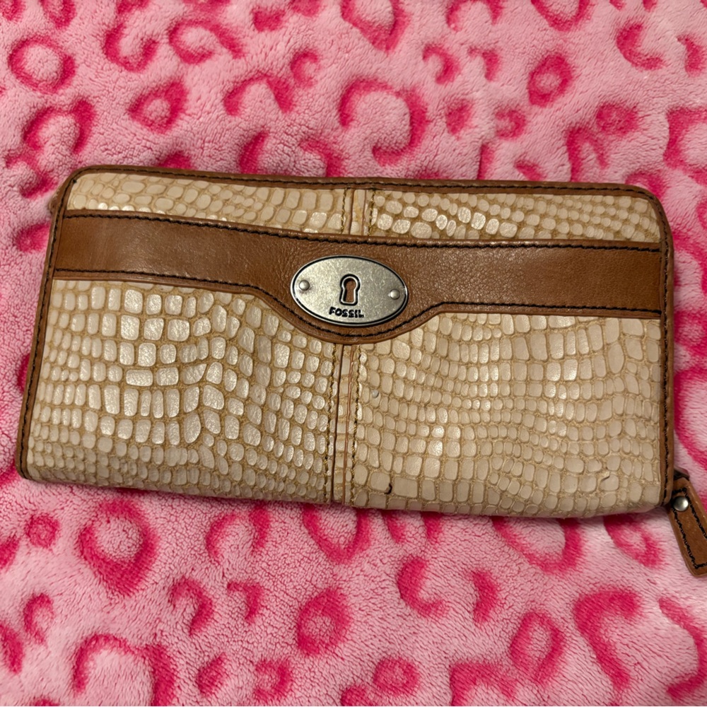 Fossil Textured Cream and Brown Wallet